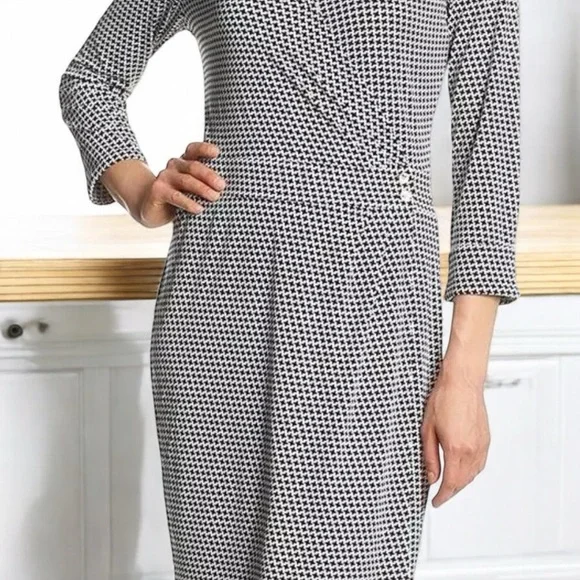 Jones New York - Black & White. Houndstooth Pattern. Jersey Wrap Dress. - Picture 4 of 9